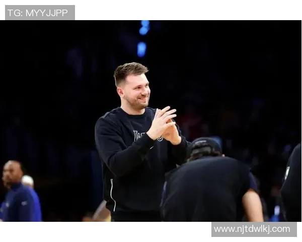 12场400+100!东契奇创历史最快纪录,湖人官宣最佳开局,詹皇甘愿让位 12场400+100!东契奇创历史最快纪录,湖人官宣最佳开局,詹皇甘愿让位