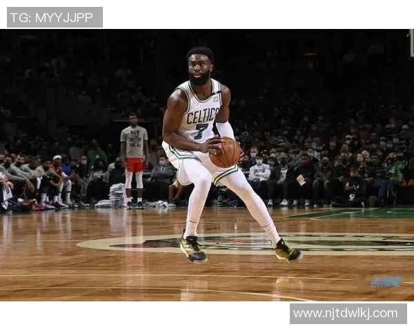 闪耀表现!杰伦-布朗第三节高效贡献16分 闪耀表现!杰伦-布朗第三节高效贡献16分