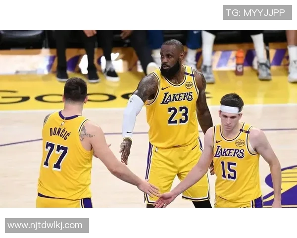 湖人首节29-25领先鹈鹕