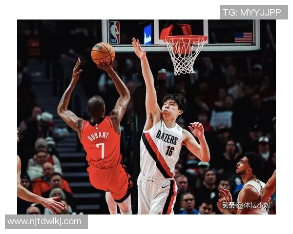 被碾压!火箭三分16中3落后10分:杜兰特苦苦支撑,杨瀚森3分3板 被碾压!火箭三分16中3落后10分:杜兰特苦苦支撑,杨瀚森3分3板